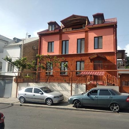 Spacious Apartment In Aygedzor Street Yerevan Exterior photo