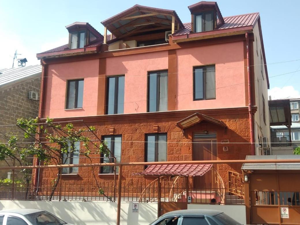 Spacious Apartment In Aygedzor Street Yerevan Exterior photo